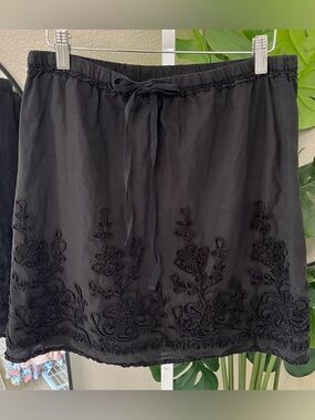 🖤 Max Studio Black Embroidered Boho Lace Detail Flowy Mini Skirt Sz S